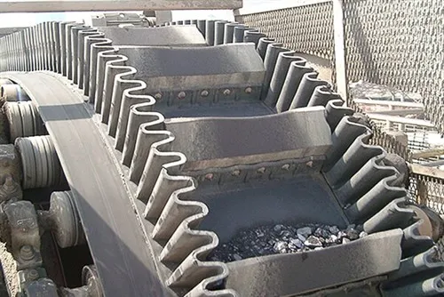 Dopravník s bočnou stenou